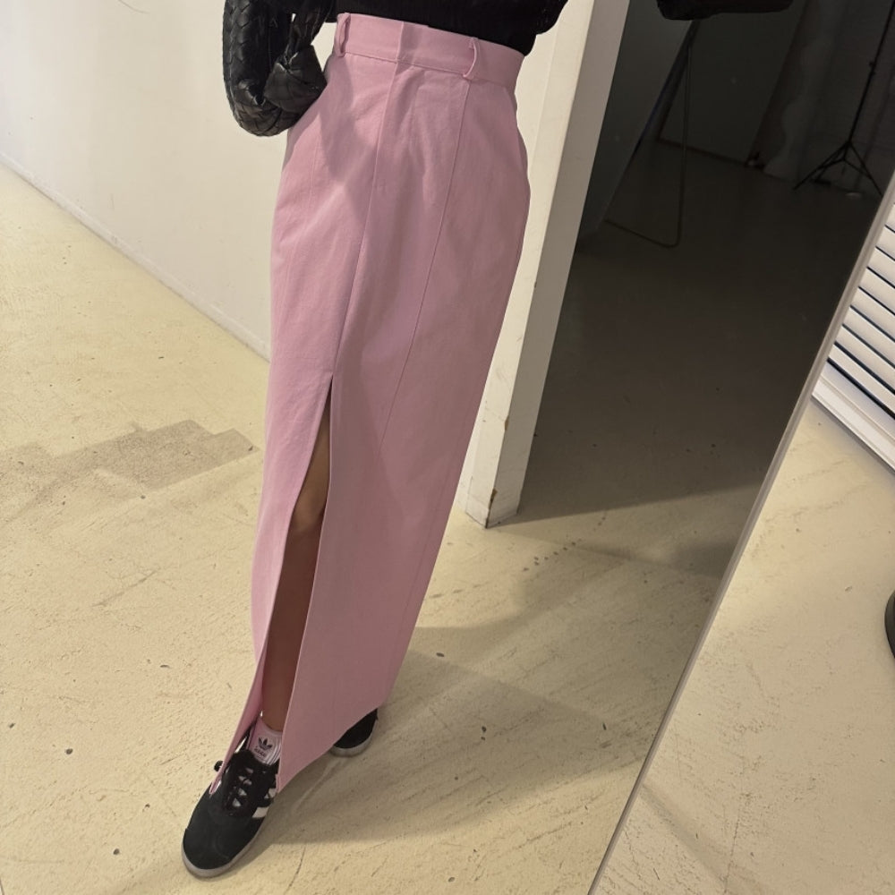 深スリット入りハイウエストスカート