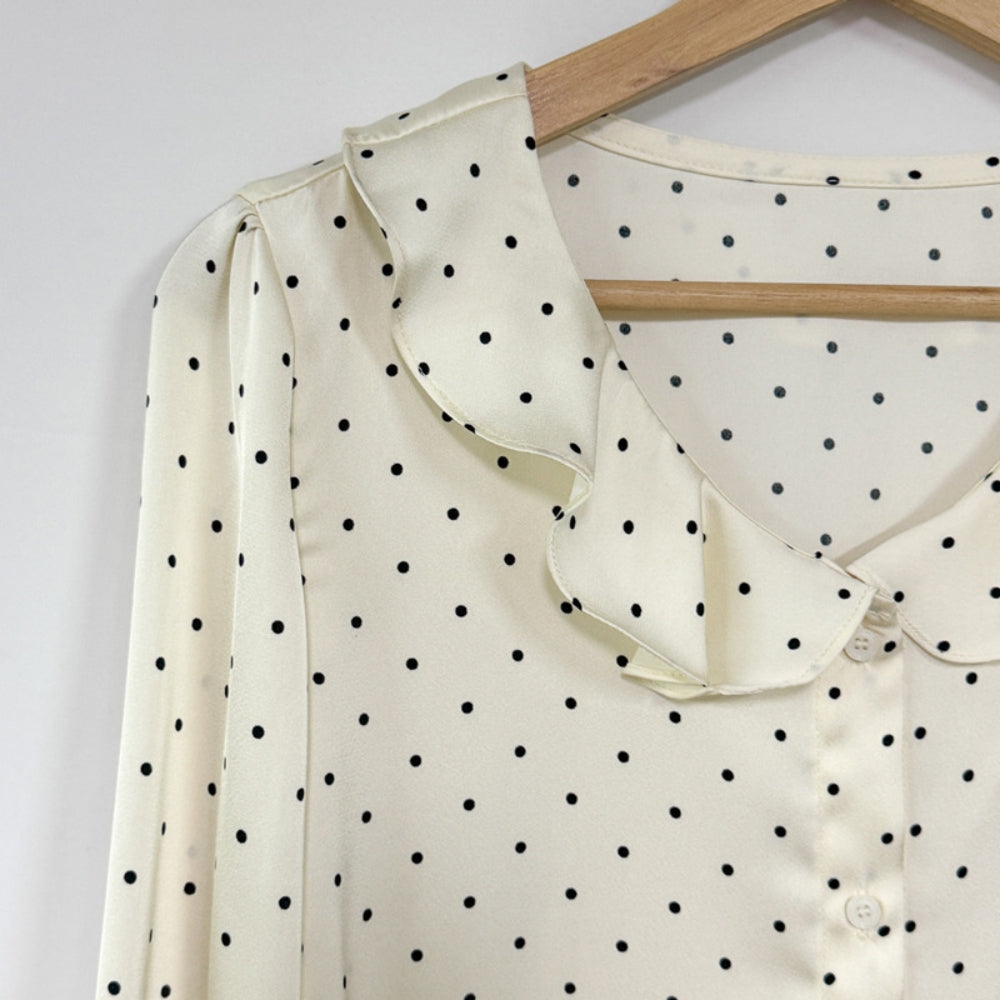マイクロドットフリルネックサテンブラウス