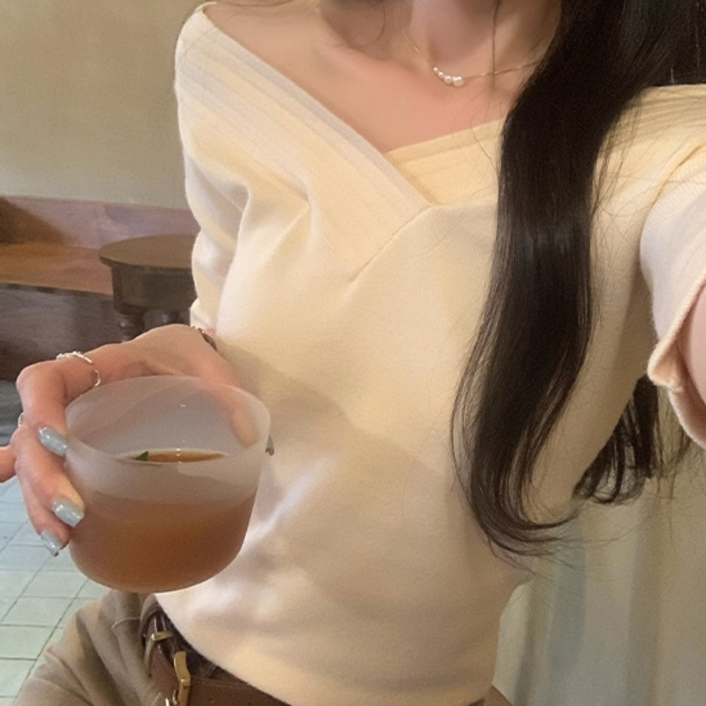 オフショル風Vネックニットソートップス