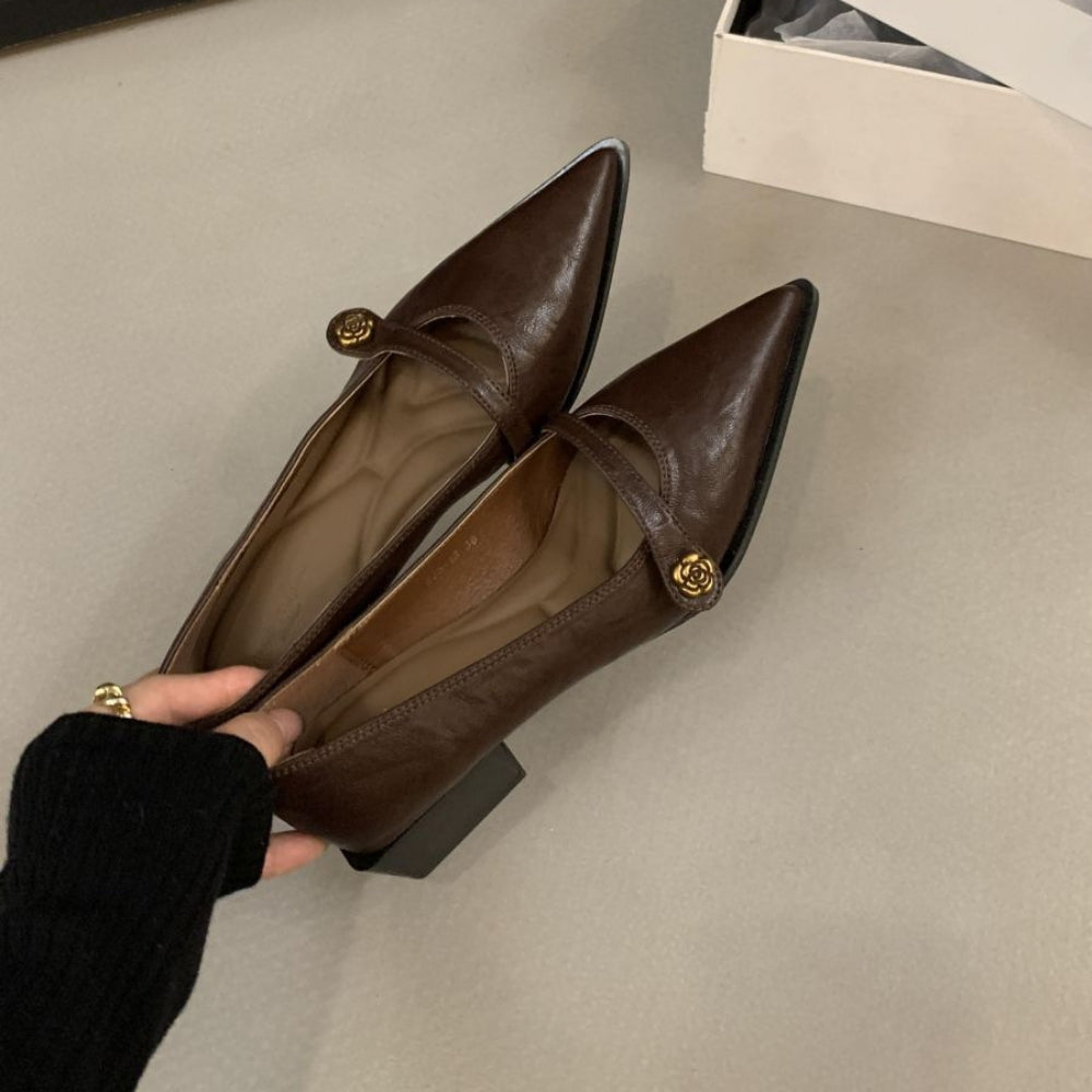 アッパーストラップポインテッドパンプス
