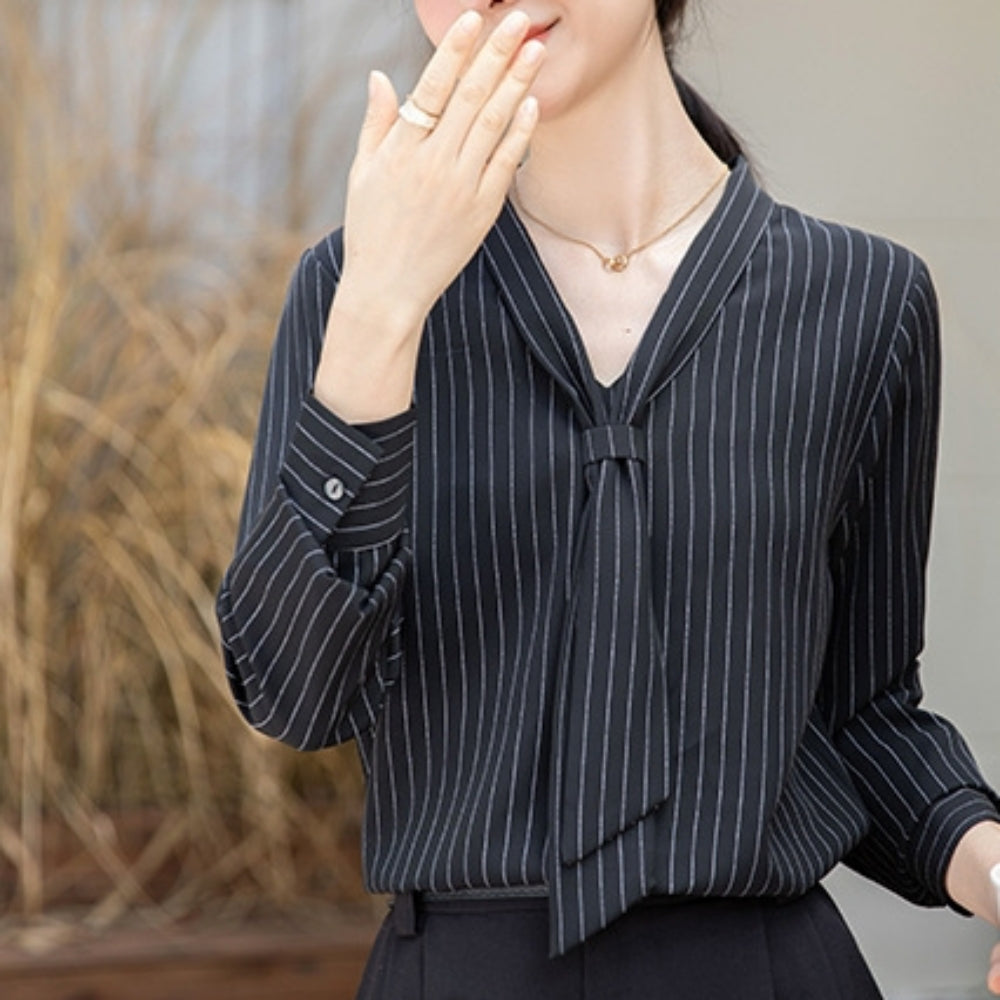 タイ付きストライプブラウス