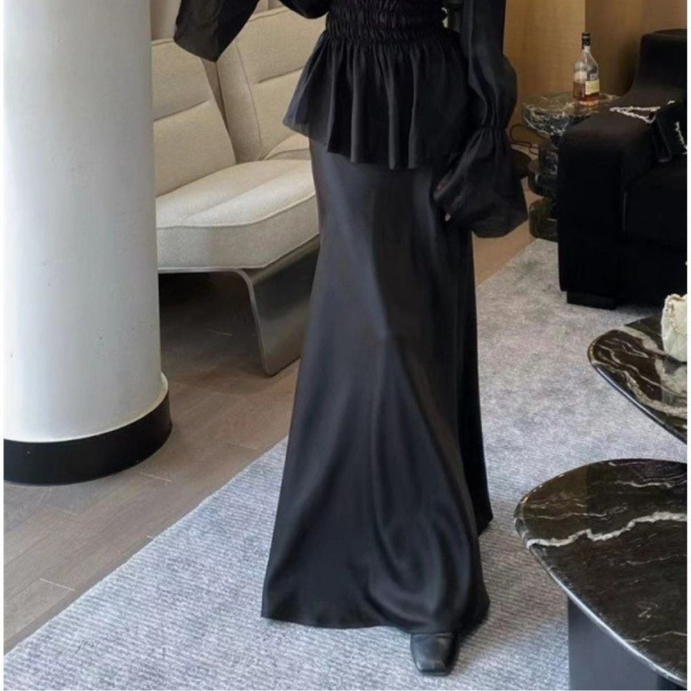 シンプルサテンロングスカート