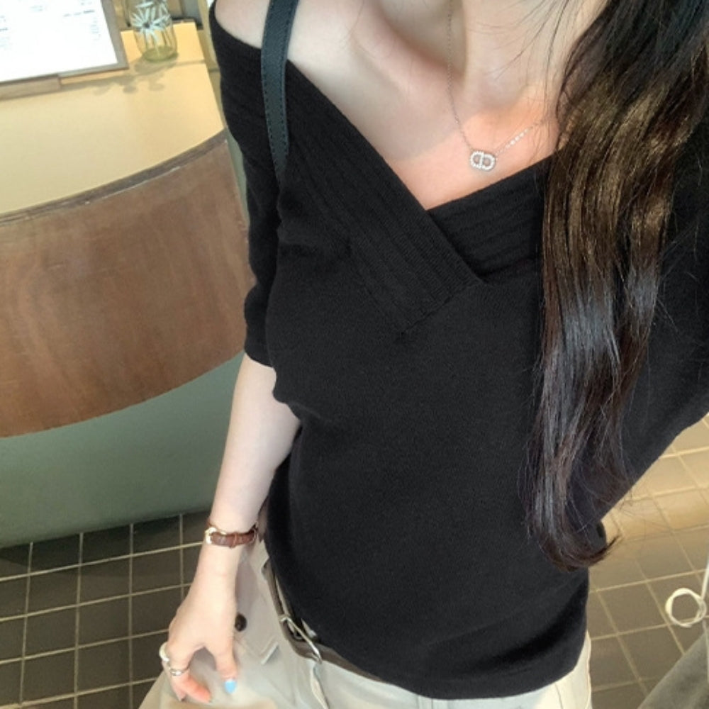 オフショル風Vネックニットソートップス