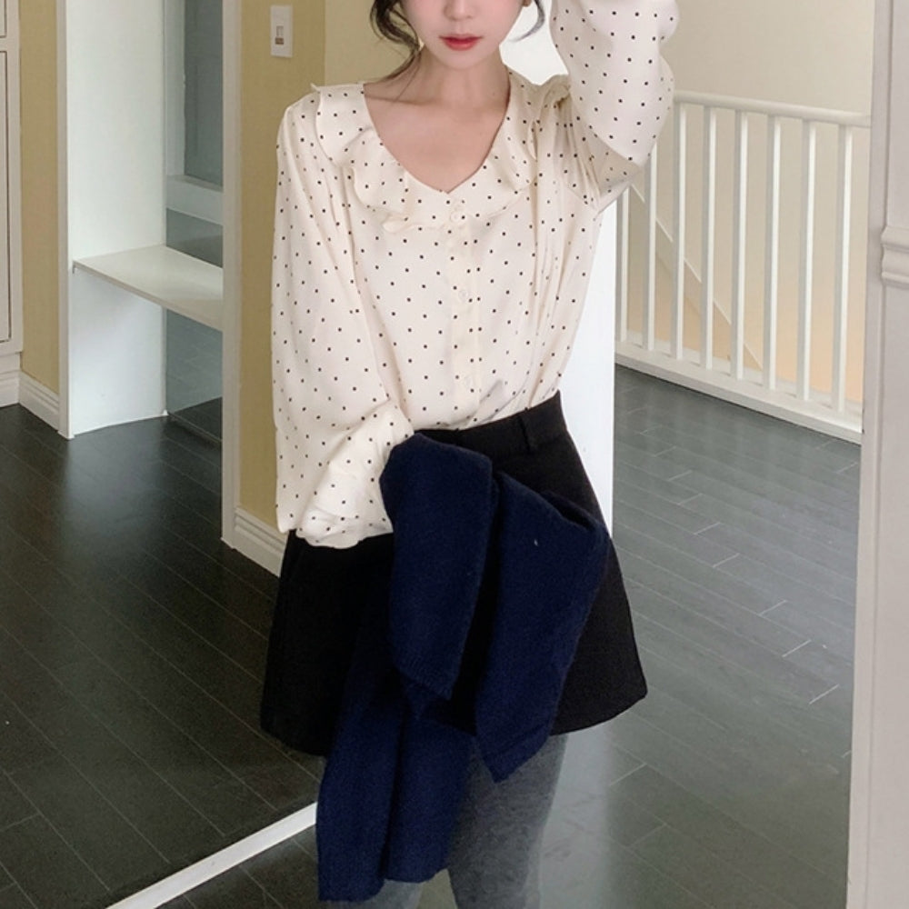 マイクロドットフリルネックサテンブラウス
