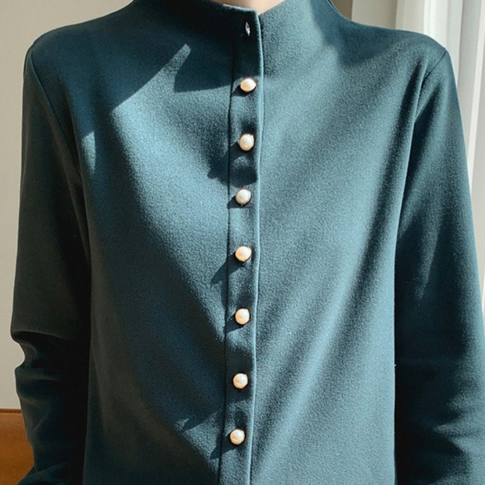 パールボタンボトルネックトップス|オフィスカジュアル レディース 通販【ミレジェネ】