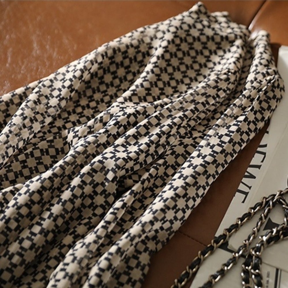 モノトーン幾何学プリントブラウス|オフィスカジュアル レディース 通販【ミレジェネ】