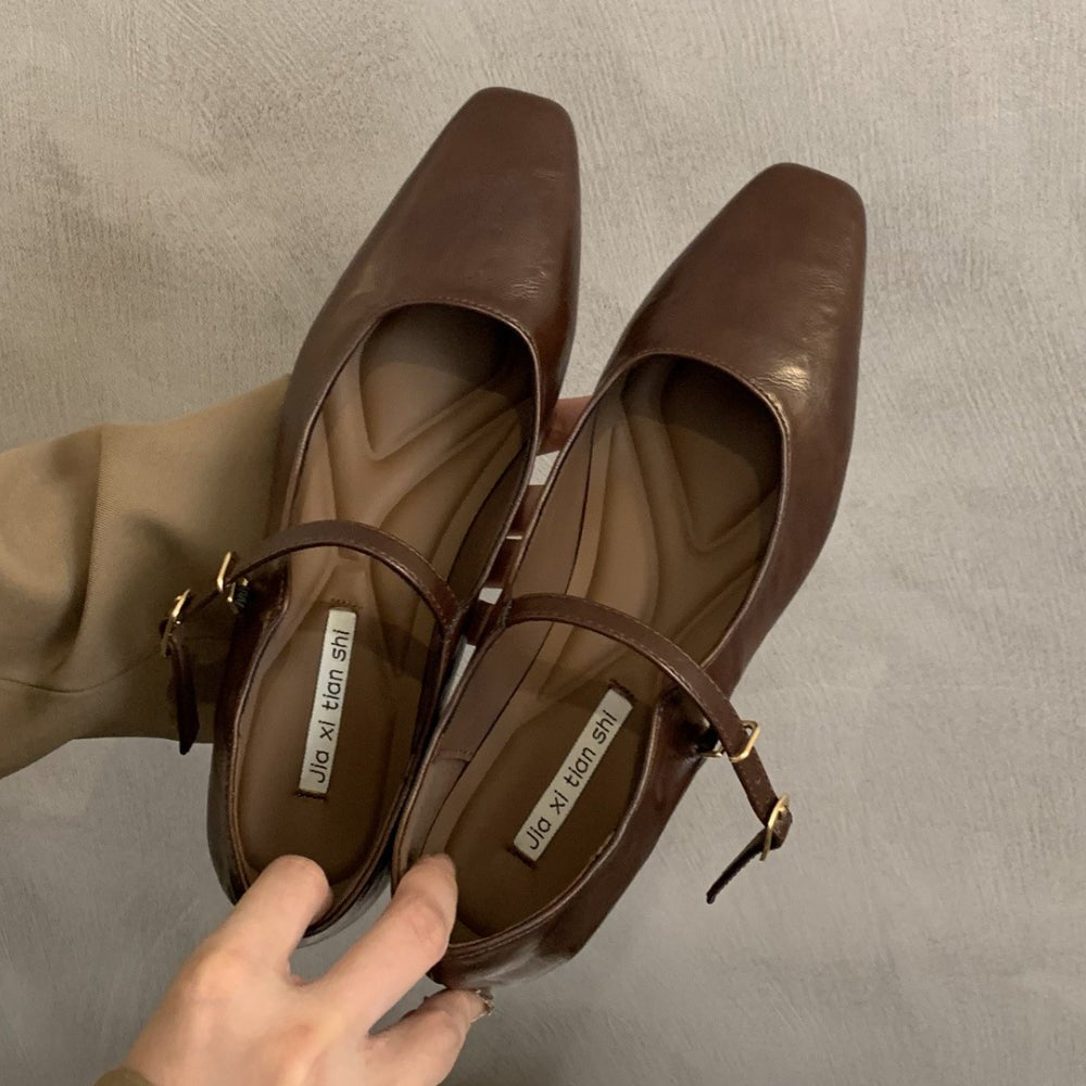 オフィスカジュアル しわ加工ストラップパンプス ミレジェネ