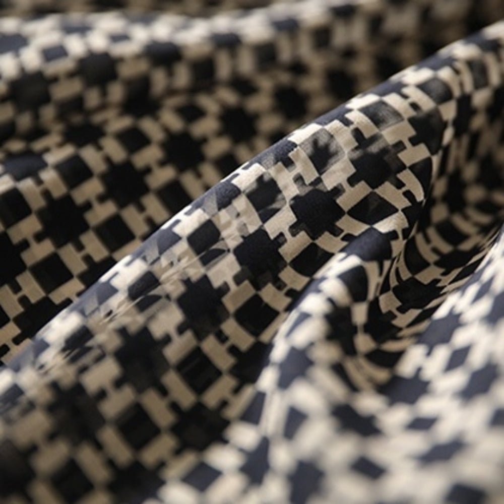 モノトーン幾何学プリントブラウス|オフィスカジュアル レディース 通販【ミレジェネ】