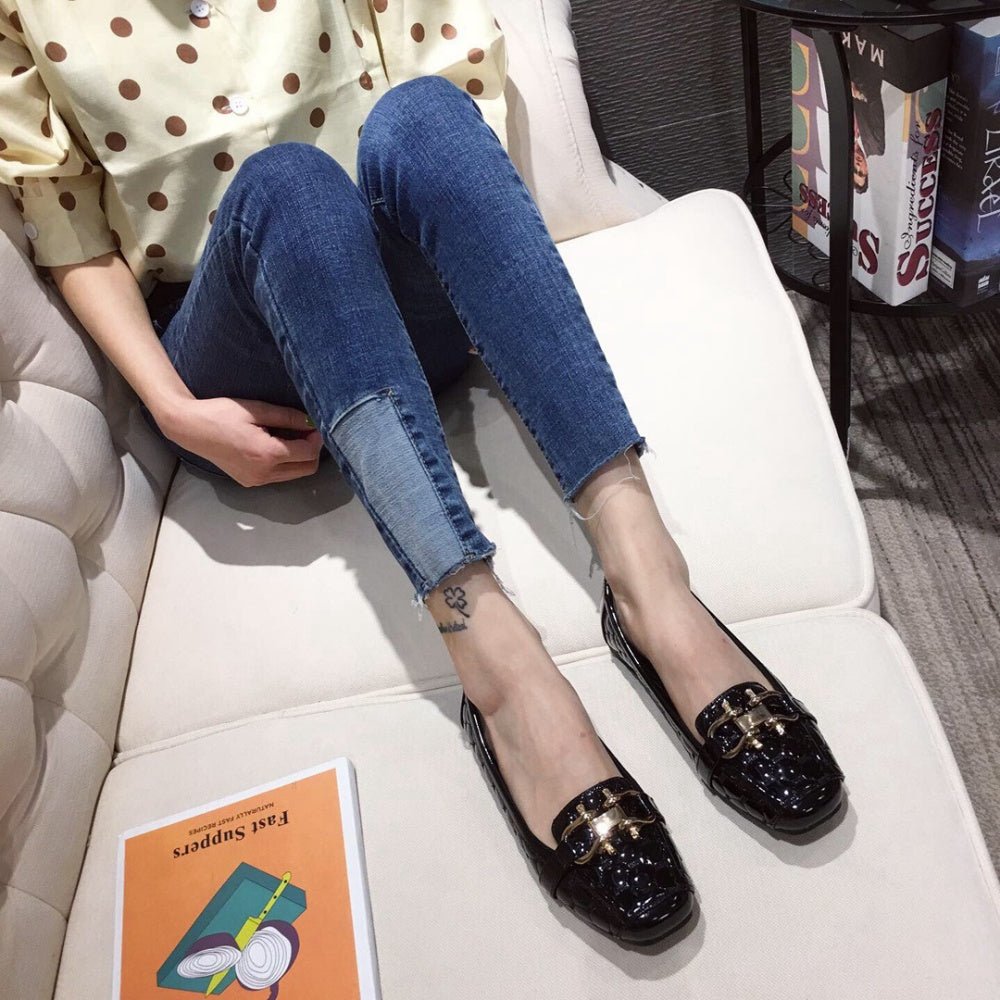 飾り付きラウンドトゥフラットシューズ|オフィスカジュアル レディース 通販【ミレジェネ】