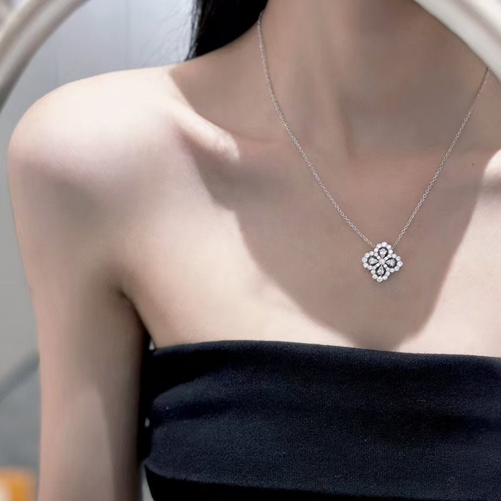 クローバーモチーフビジューネックレス|オフィスカジュアル レディース 通販【ミレジェネ】