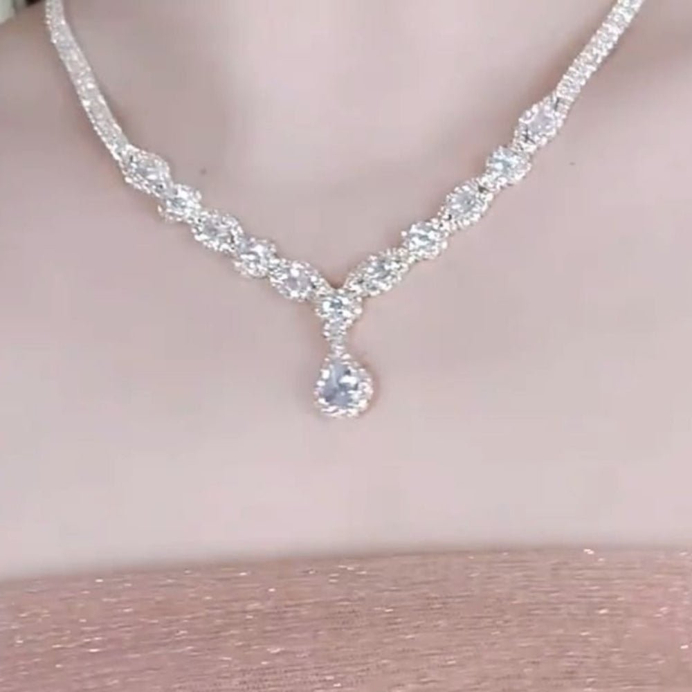 ティアドロップビジューネックレス|オフィスカジュアル レディース 通販【ミレジェネ】