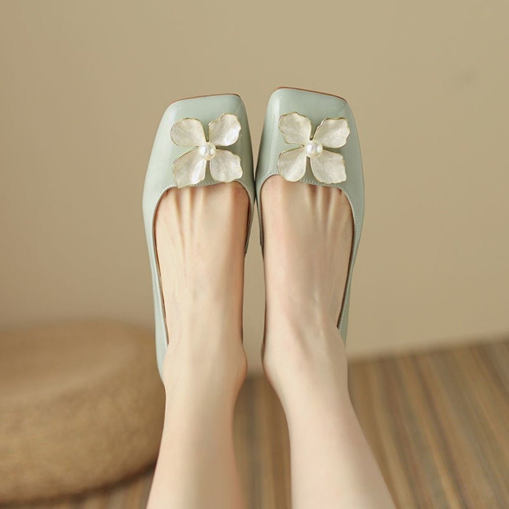 フラワーモチーフスクエアトゥパンプス|オフィスカジュアル レディース 通販【ミレジェネ】