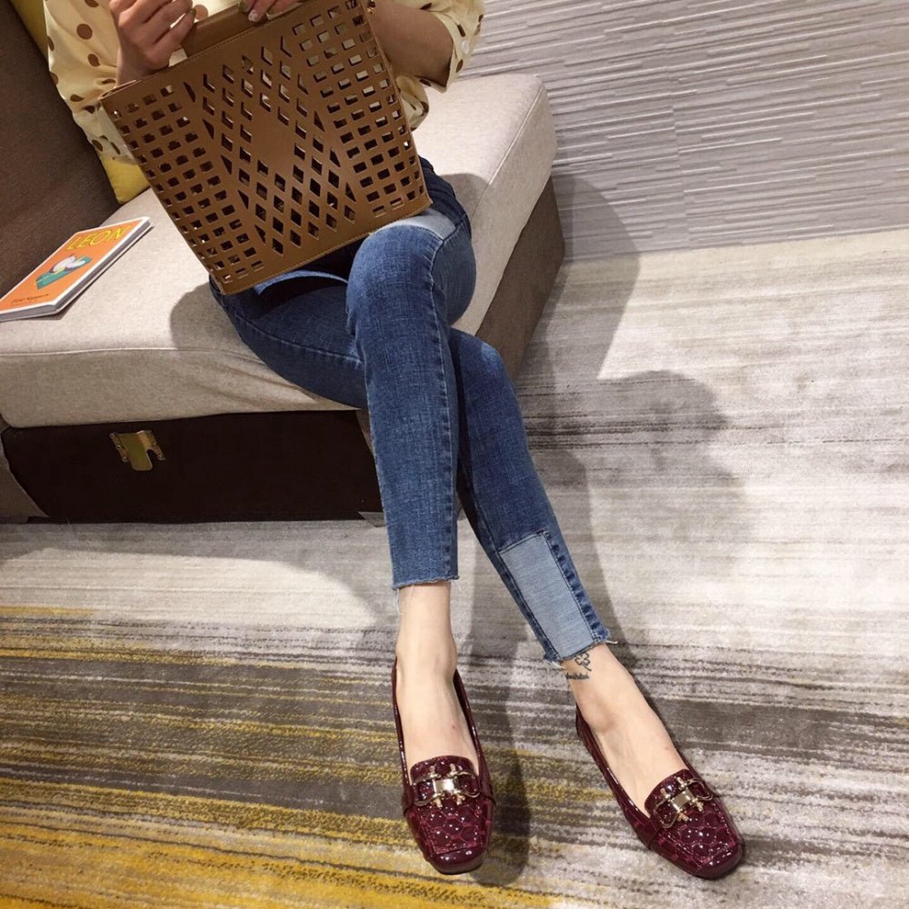 オフィスカジュアル 秋 飾り付きラウンドトゥフラットシューズ ミレジェネ