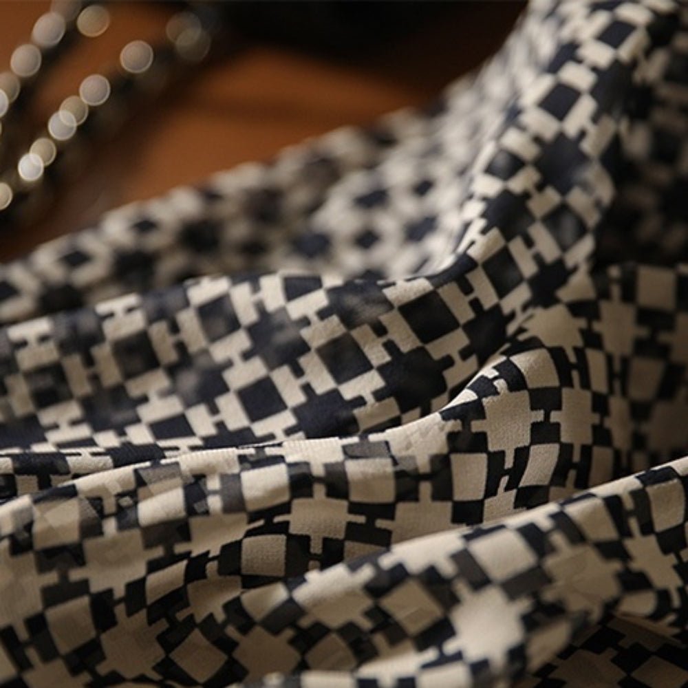 モノトーン幾何学プリントブラウス|オフィスカジュアル レディース 通販【ミレジェネ】