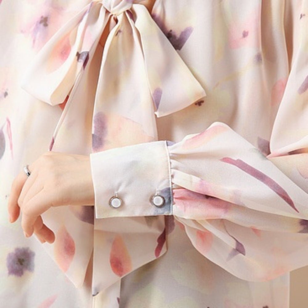 水彩花柄リボンブラウス|オフィスカジュアル レディース 通販【ミレジェネ】