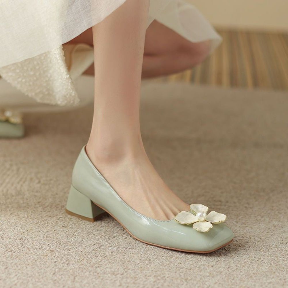 フラワーモチーフスクエアトゥパンプス|オフィスカジュアル レディース 通販【ミレジェネ】