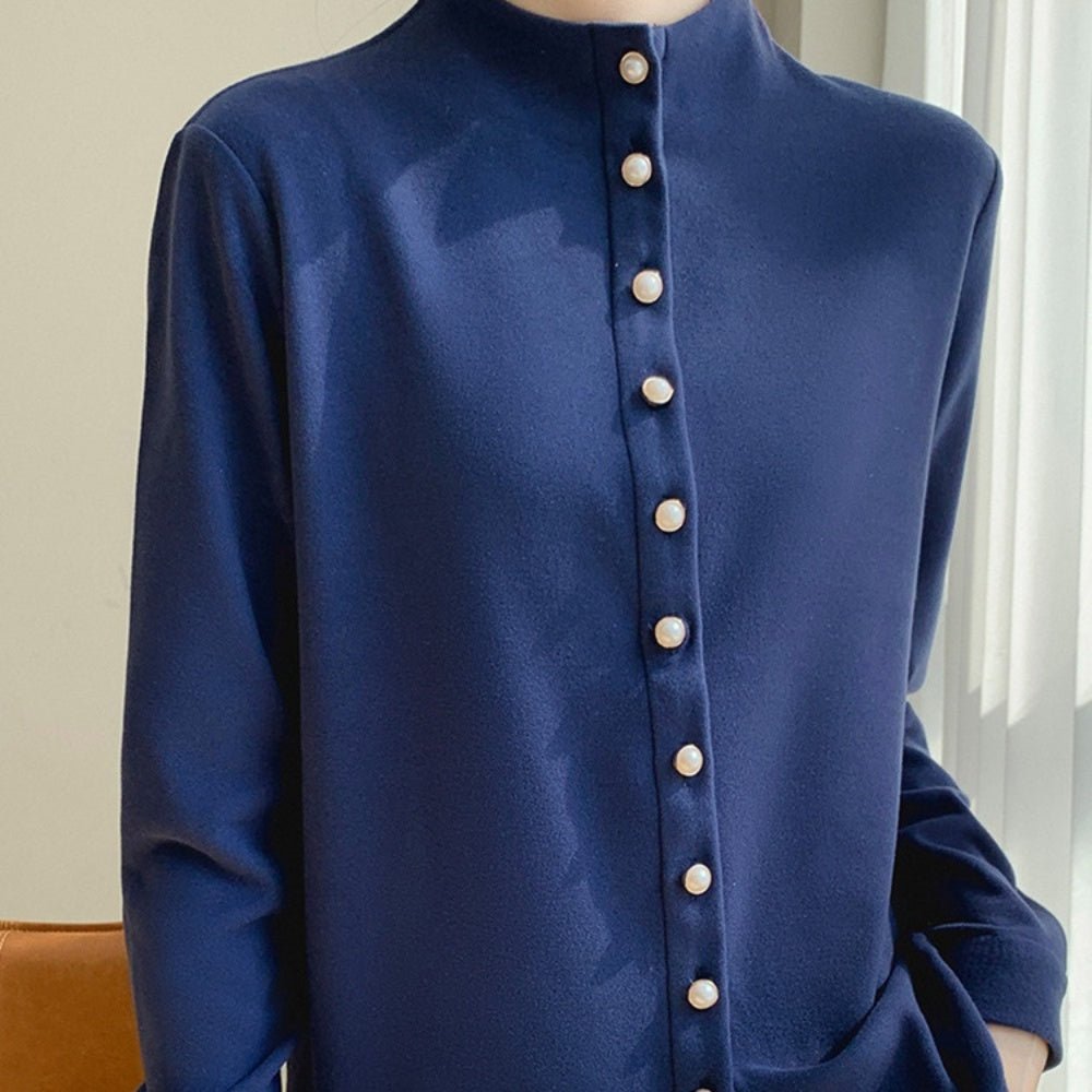 パールボタンボトルネックトップス|オフィスカジュアル レディース 通販【ミレジェネ】