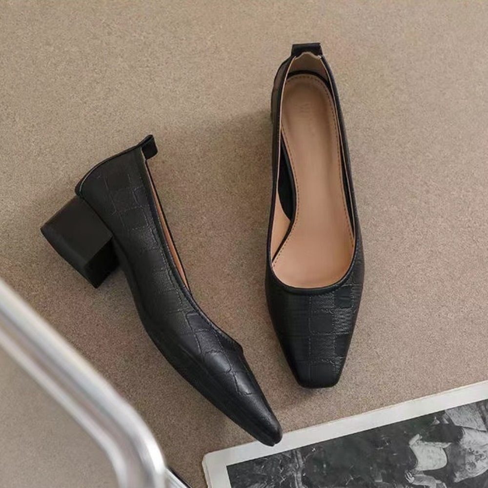 オフィスカジュアル 秋 合皮型押しローヒールパンプス ミレジェネ
