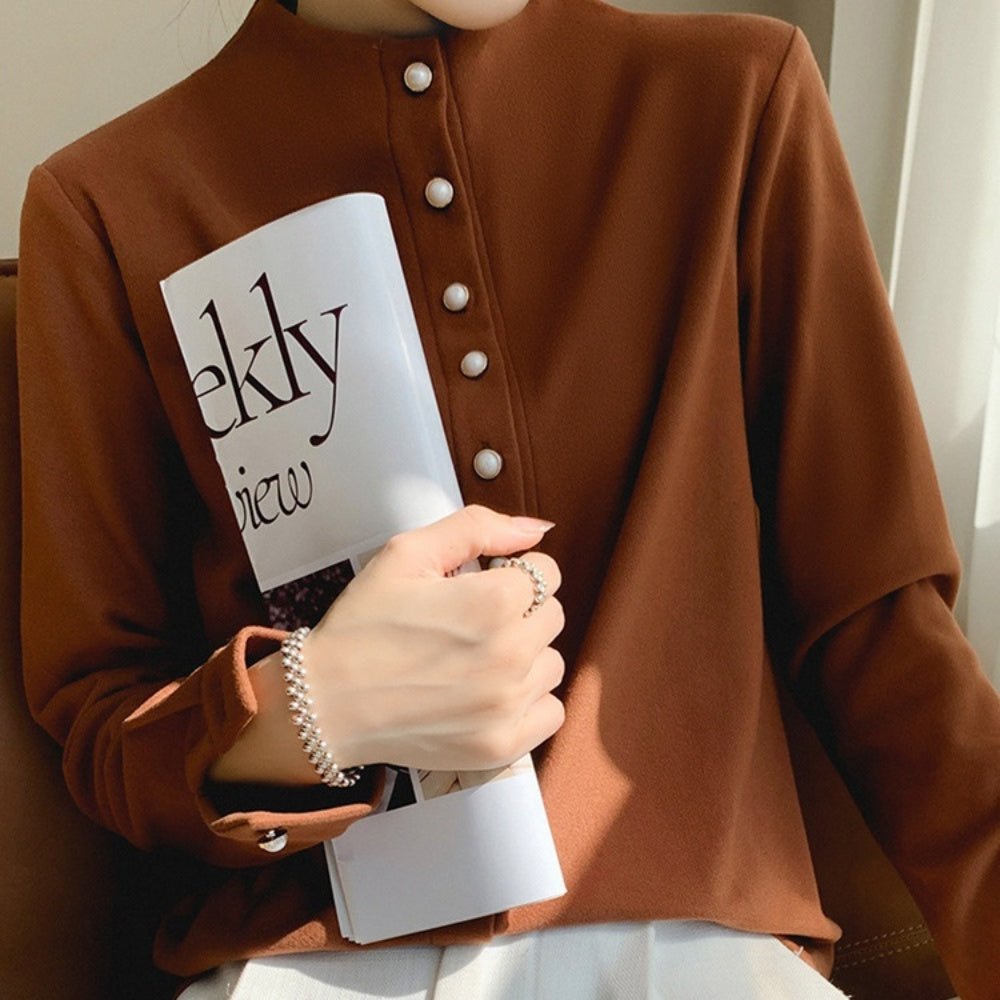 パールボタンボトルネックトップス|オフィスカジュアル レディース 通販【ミレジェネ】