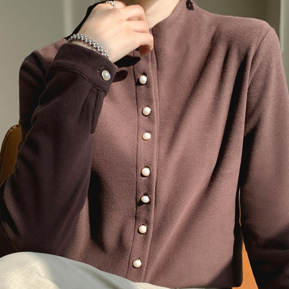 パールボタンボトルネックトップス|オフィスカジュアル レディース 通販【ミレジェネ】