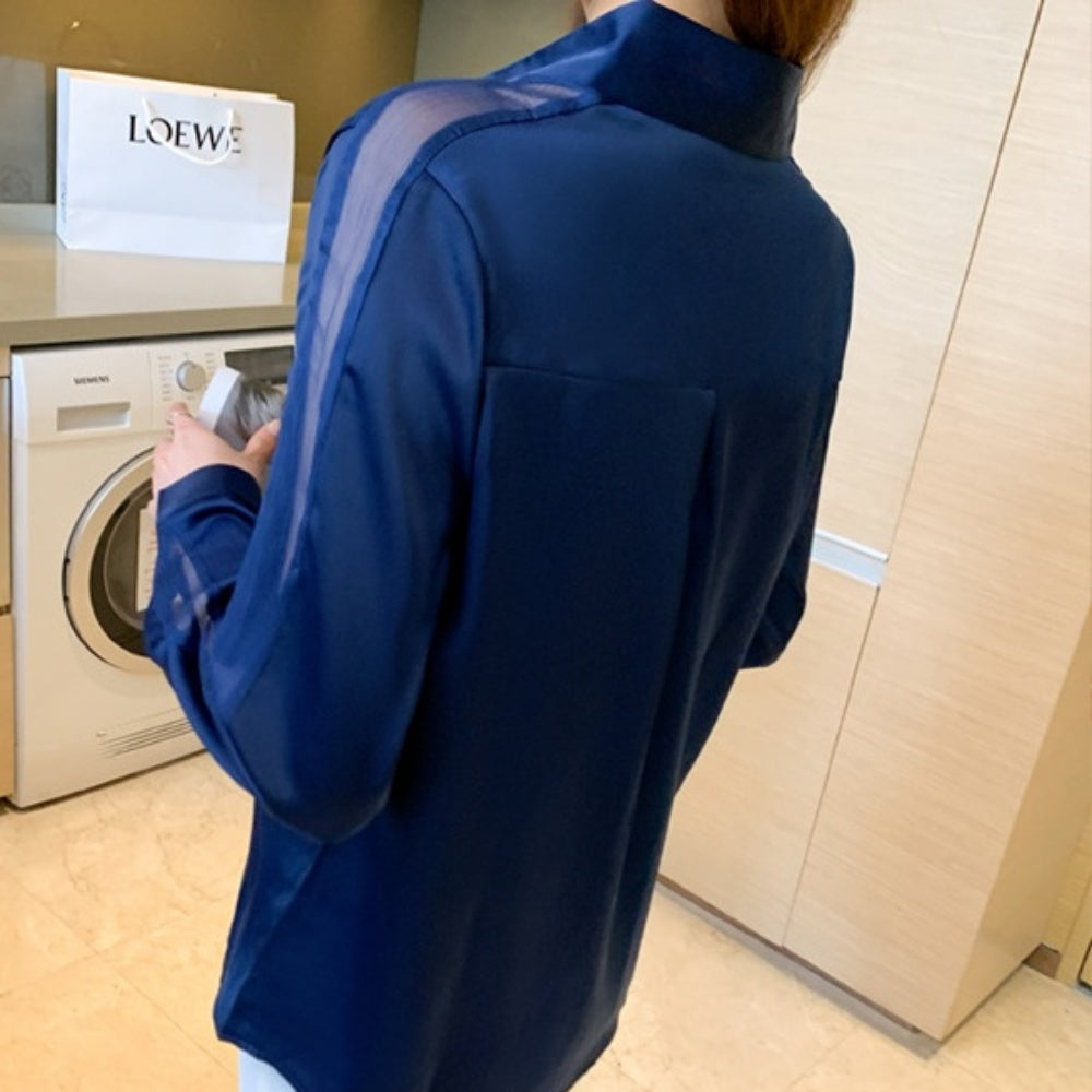 きれいめサテンブラウス