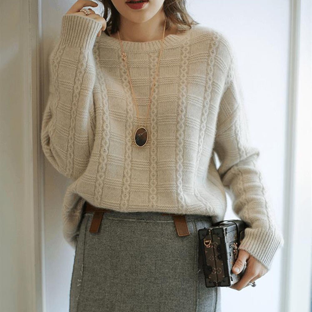 オフィスカジュアル 冬 ケーブル格子柄ニット ミレジェネ