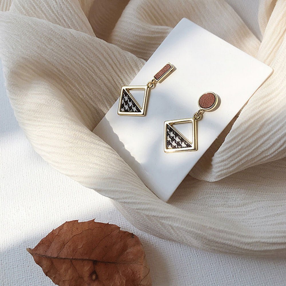 オフィスカジュアル 千鳥柄モチーフスクエアピアス ミレジェネ