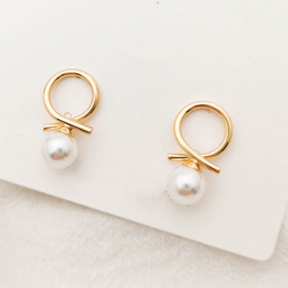 小ぶりパールサークルピアス