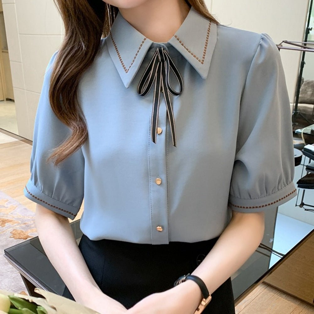 <即納>ハーフスリーブ刺繍リボンブラウス|オフィスカジュアル レディース 通販【ミレジェネ】