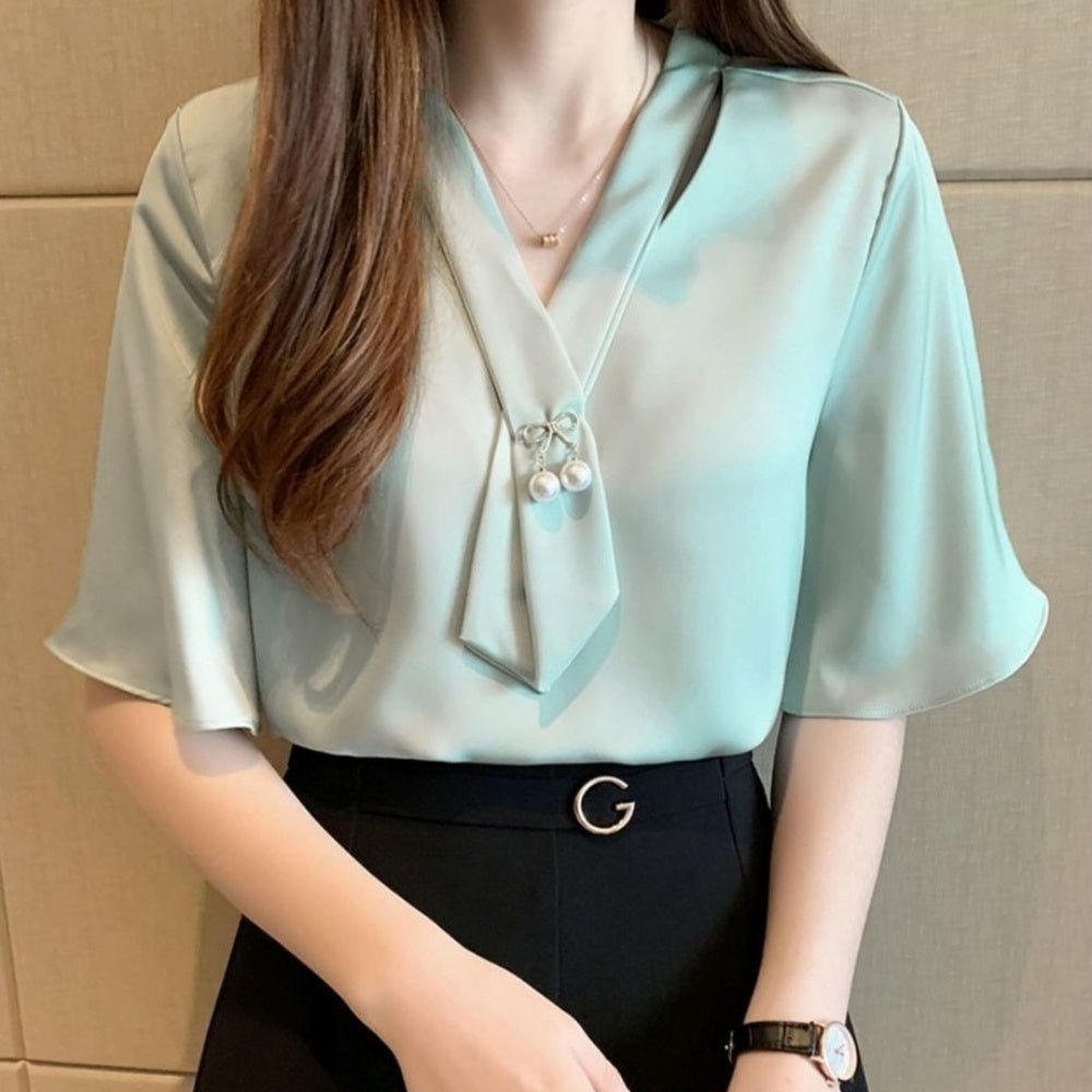 リボンモチーフパール付きブラウス|オフィスカジュアル レディース 通販【ミレジェネ】