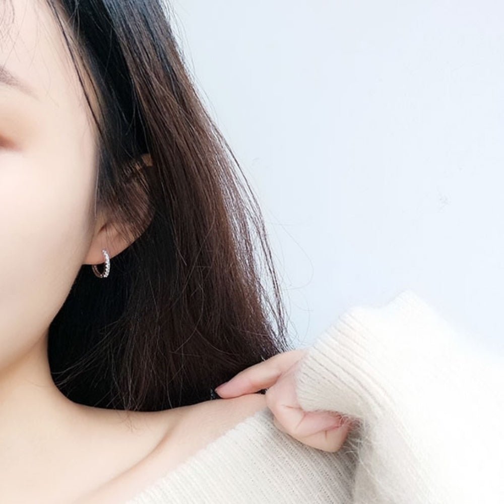 上品シンプル小さめビジューフープピアス