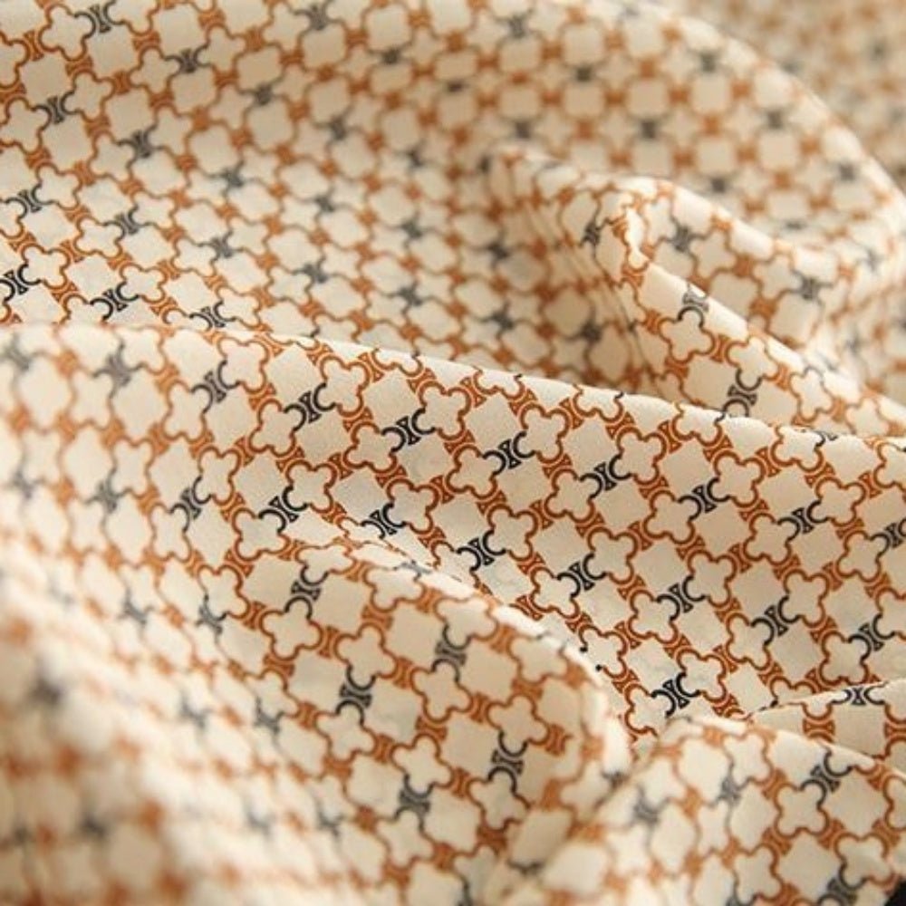 レトロモダン柄薄手トップス|オフィスカジュアル レディース 通販【ミレジェネ】