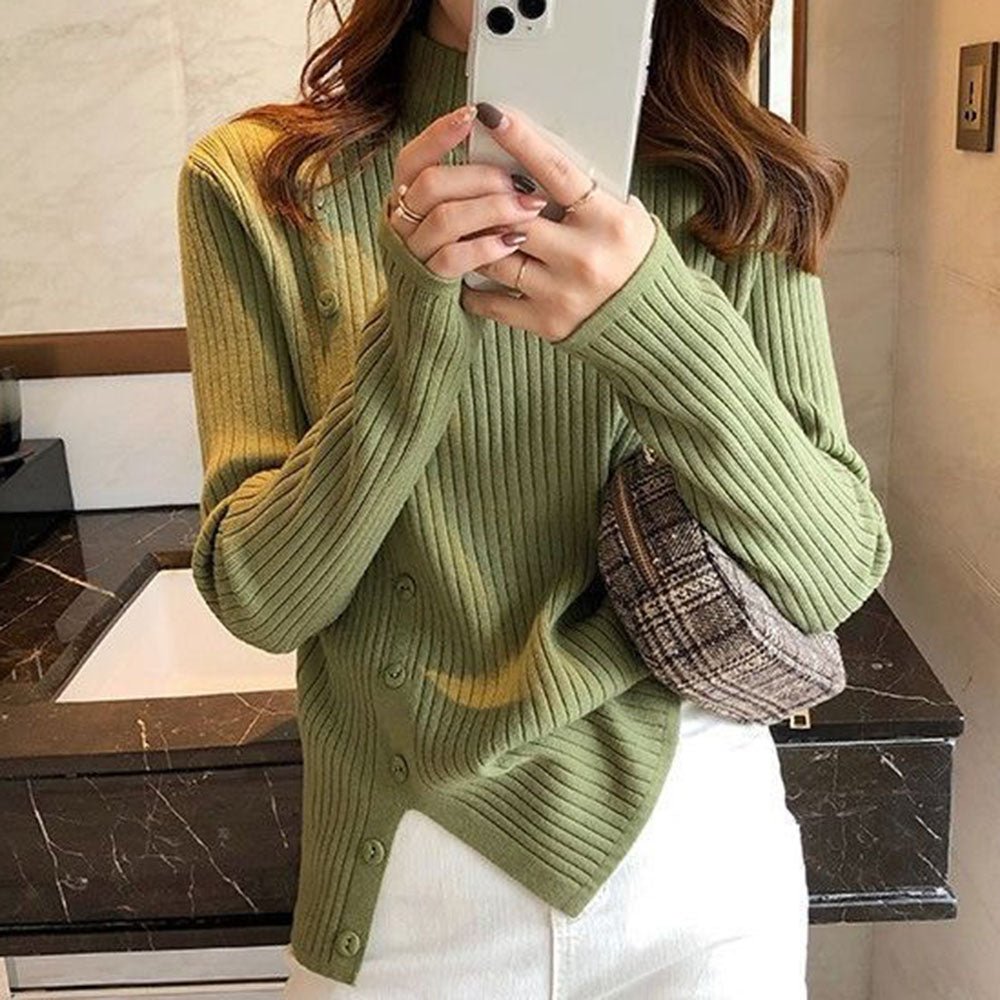 ハーフネックボタンモチーフニット