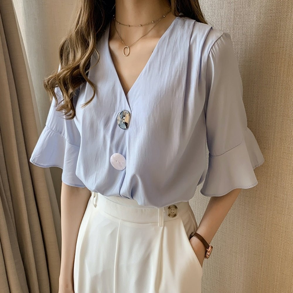 曲げ加工ボタンVネックフレアスリーブトップス - Millennial Generation