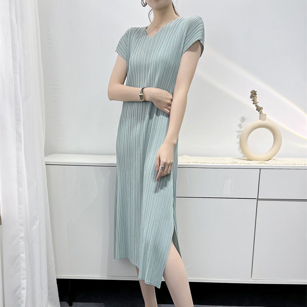 Vネックサテンプリーツワンピース|オフィスカジュアル レディース 通販【ミレジェネ】