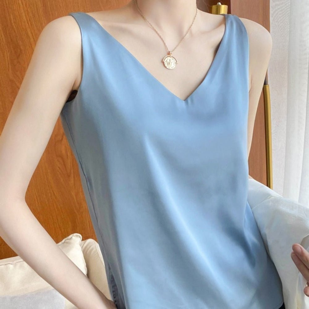 サテンVネックノースリーブトップス
