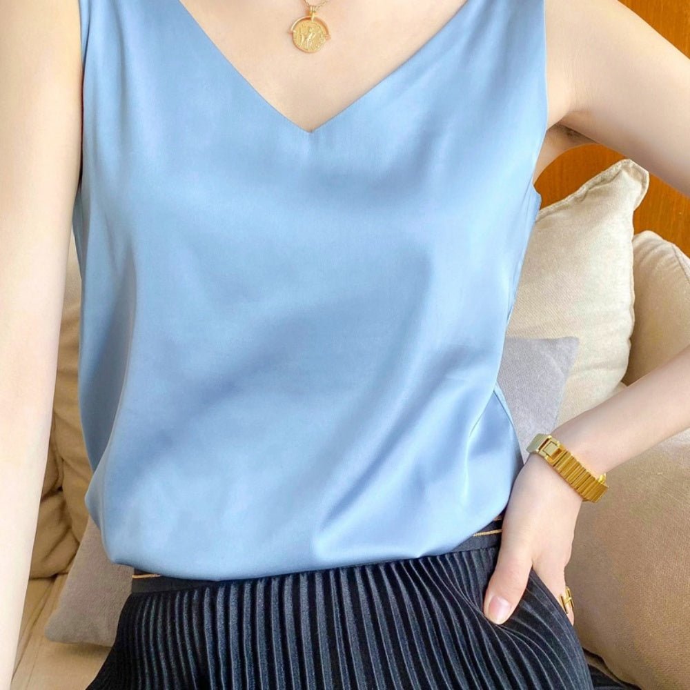 サテンVネックノースリーブトップス