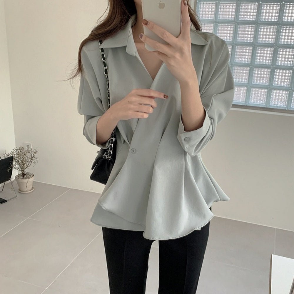 Vネックギャザーデザイントップス