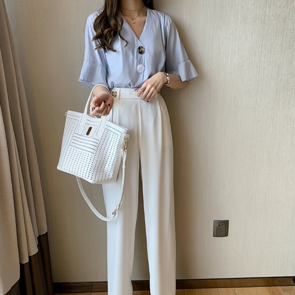 曲げ加工ボタンVネックフレアスリーブトップス - Millennial Generation