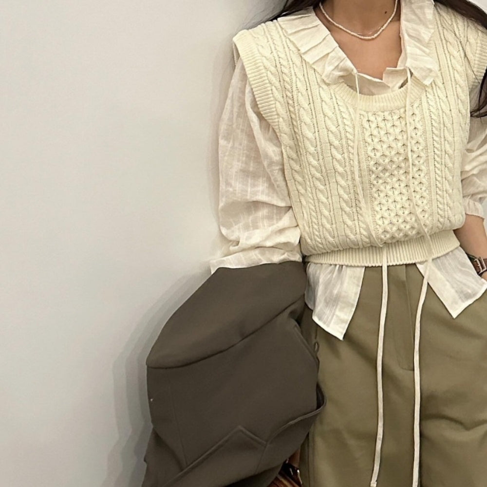 ラウンドネックケーブルニットベスト