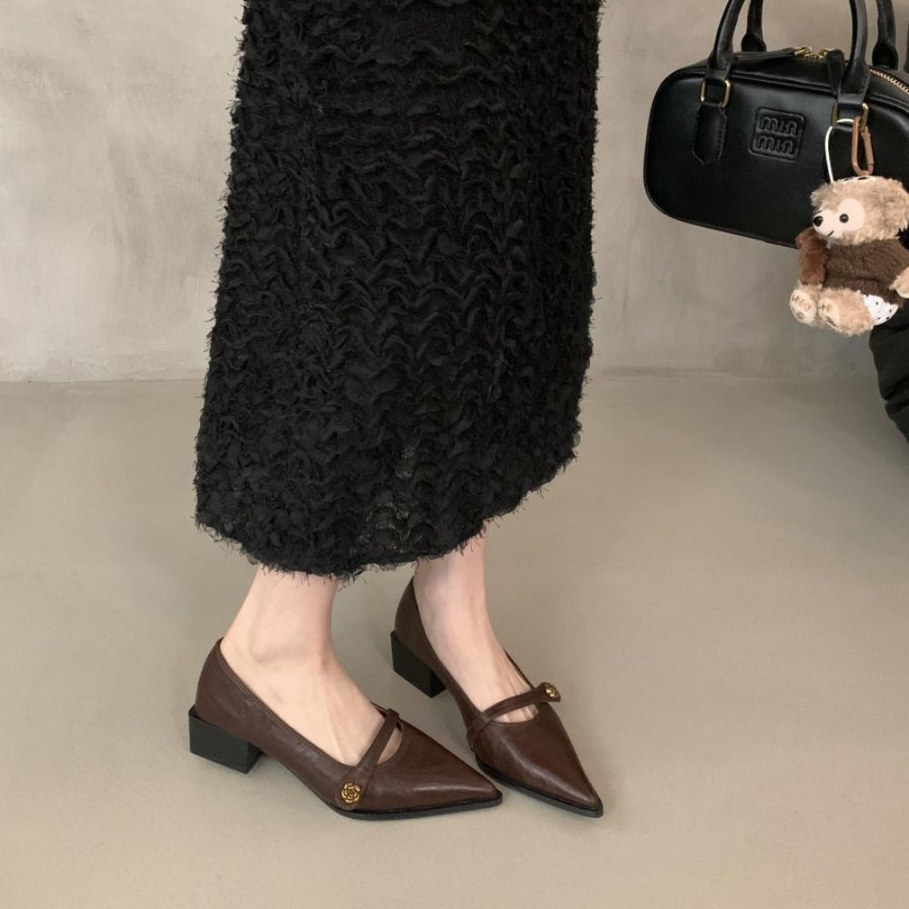 アッパーストラップポインテッドパンプス