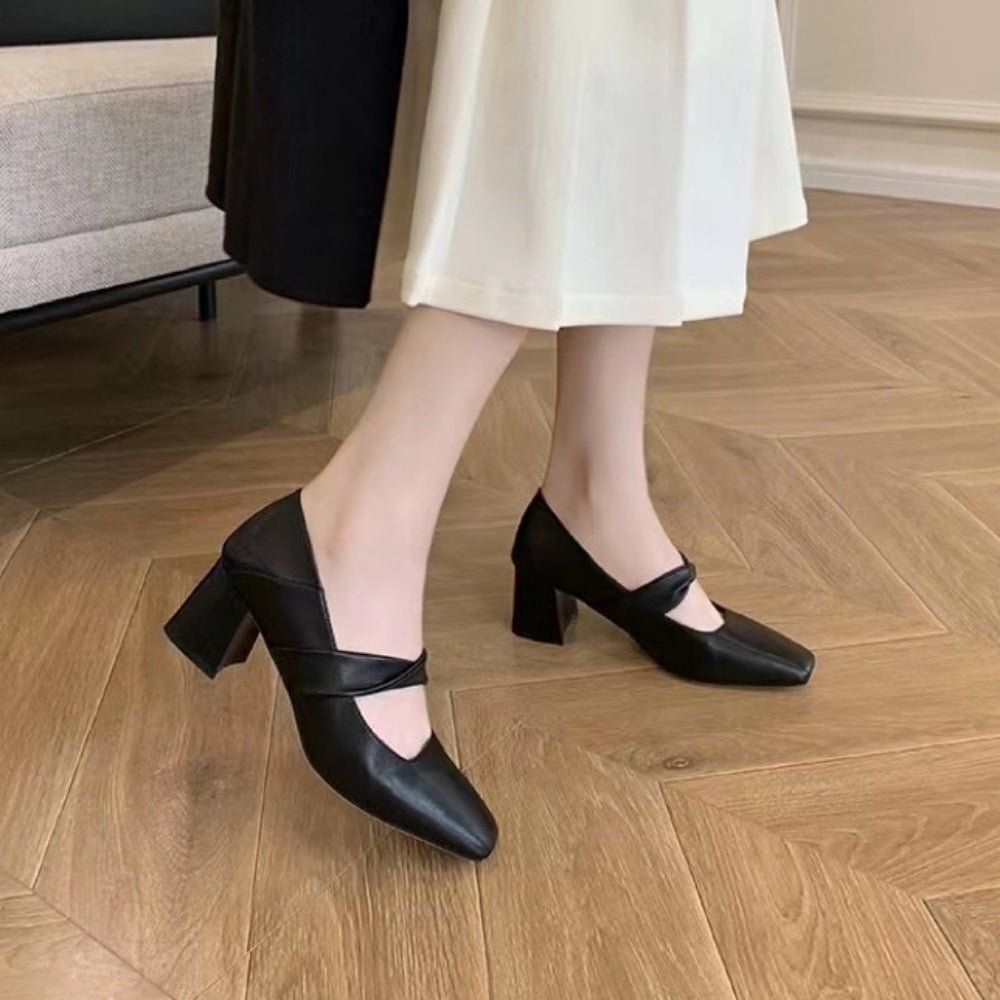 美品ヌエールnouer ティーストラップメタリックパンプススクエア