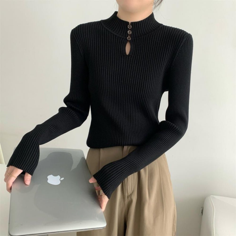 ハイネック胸元飾りニット