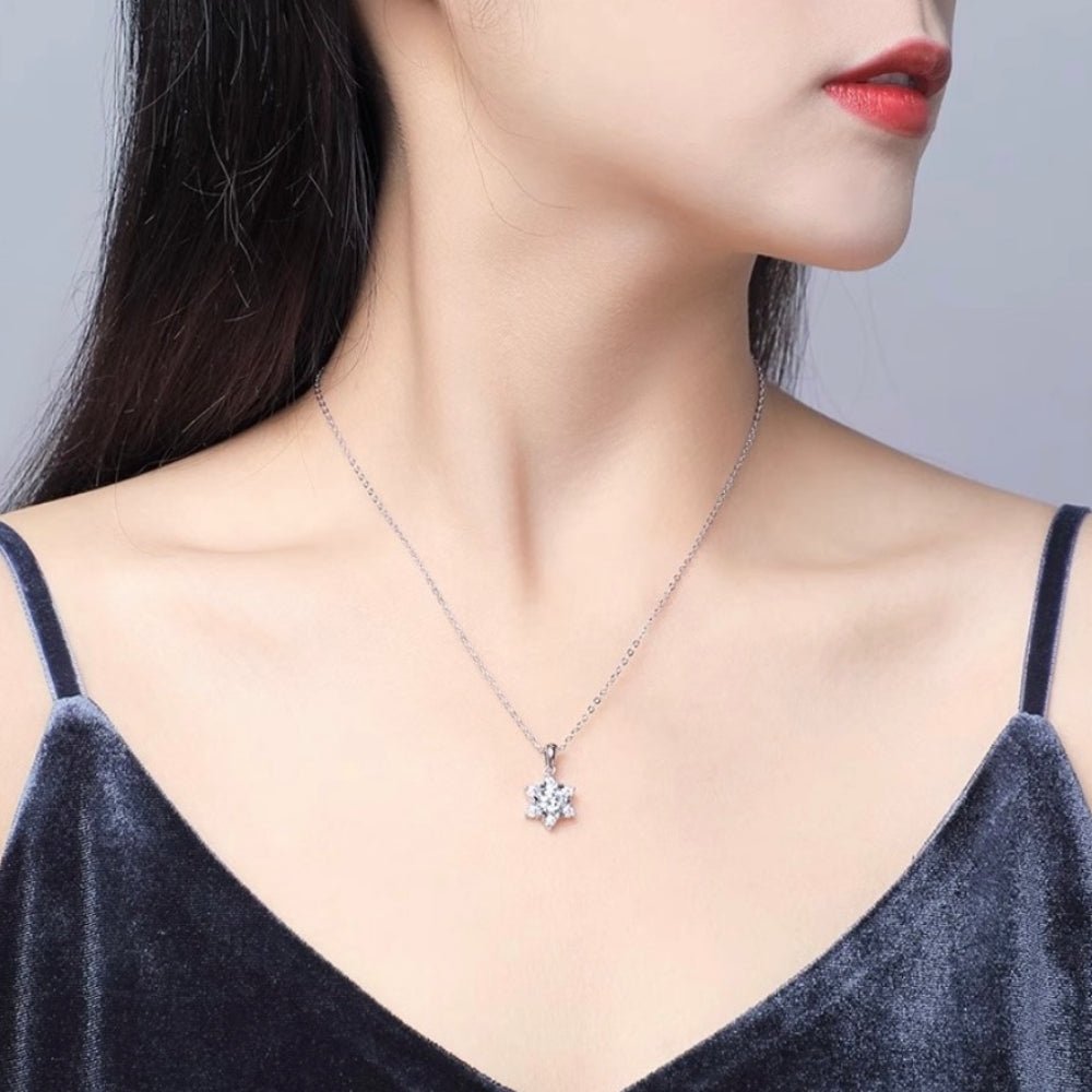 モアサナイトスノーフレークモチーフネックレス｜オフィスカジュアル レディース 通販【ミレジェネ】