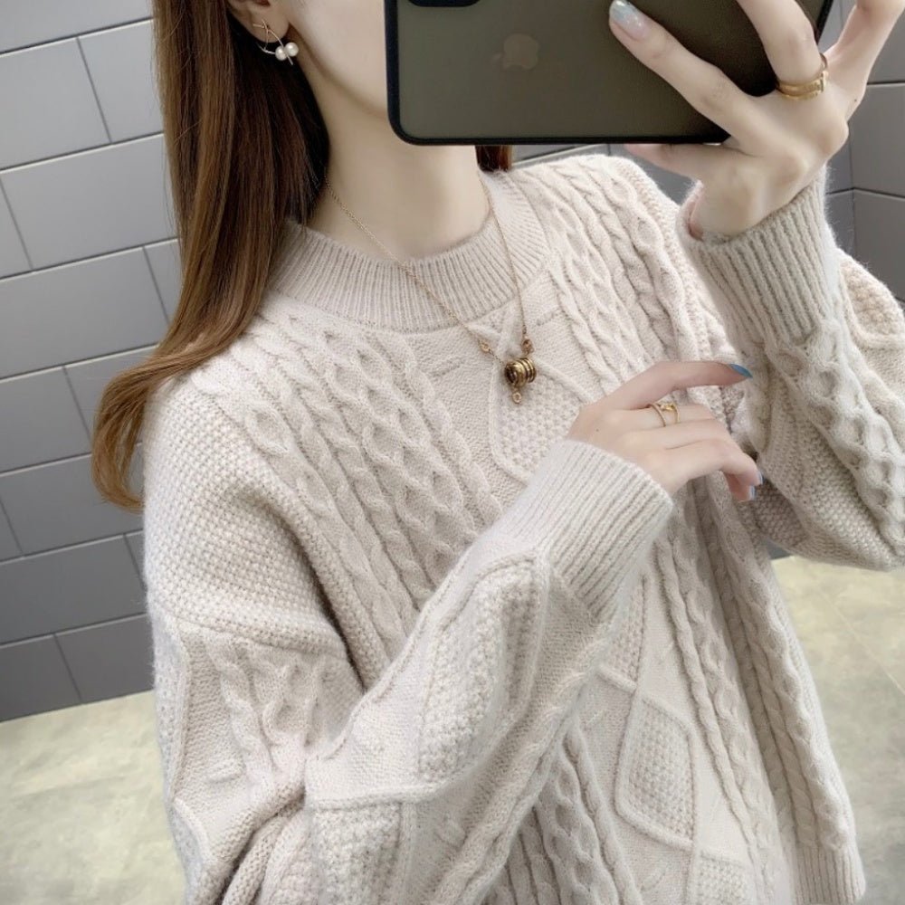 モックネックケーブル編ミドルゲージニット｜オフィスカジュアル