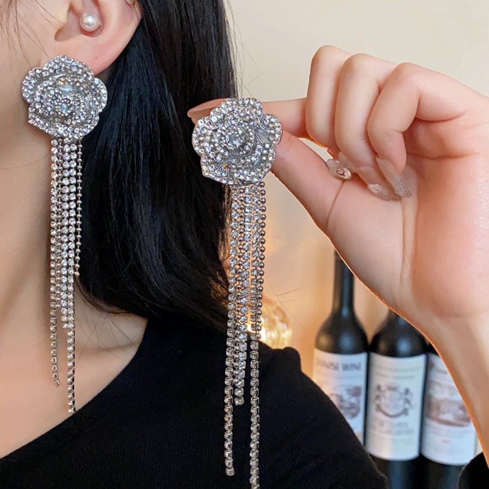 フラワーモチーフビジューフリンジピアス｜オフィスカジュアル レディース 通販【ミレジェネ】