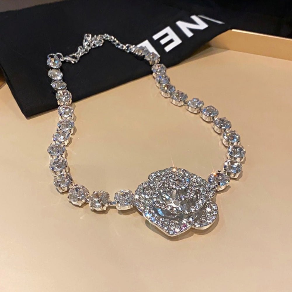 フラワーモチーフビジューフリンジピアス｜オフィスカジュアル レディース 通販【ミレジェネ】