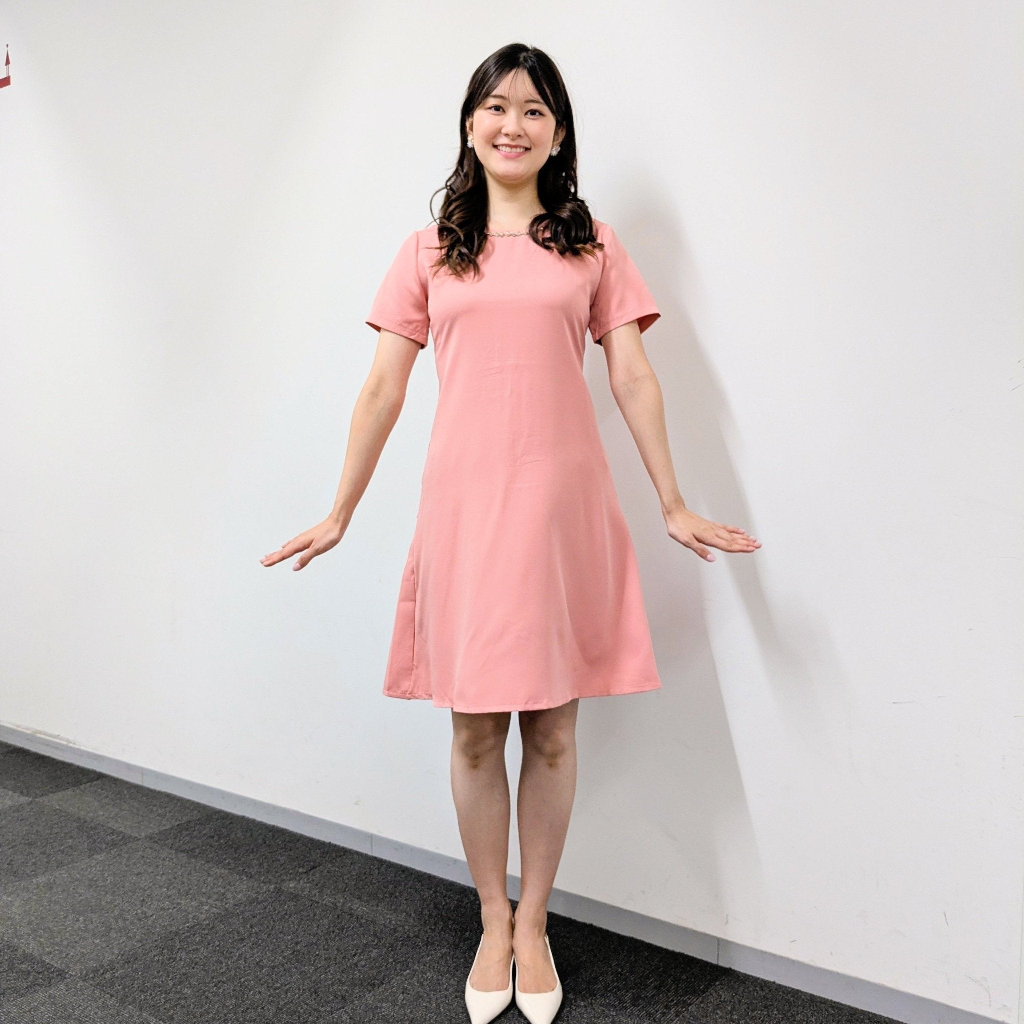 ビジューネックバックプリーツワンピース｜オフィスカジュアル レディース 通販【ミレジェネ】