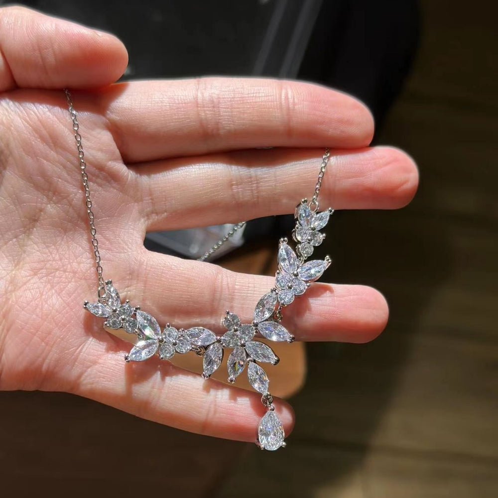 リーフモチーフビジューネックレス｜オフィスカジュアル レディース 通販【ミレジェネ】