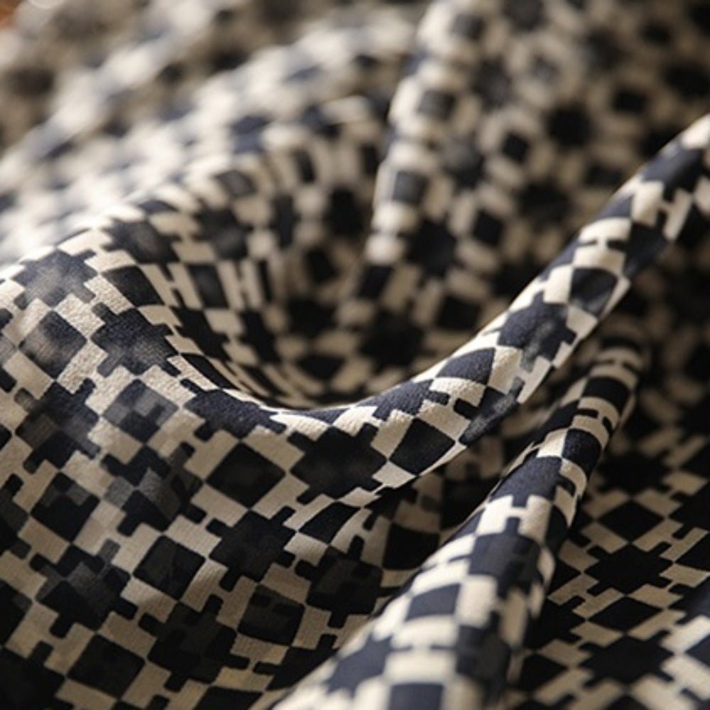 モノトーン幾何学プリントブラウス｜オフィスカジュアル レディース 通販【ミレジェネ】